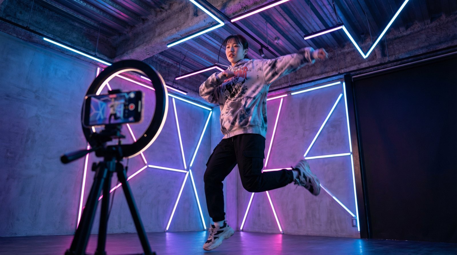 小马拉大车短视频-潮流舞蹈挑战